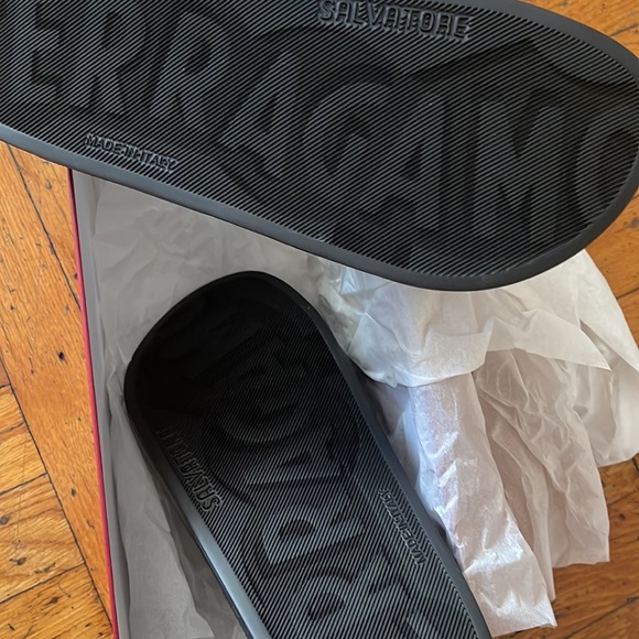 Mens Ferragamo slides - Picture 3 of 4